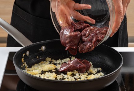 Фото шага рецепта Куриная печень с помидорами 175899 шаг 7  