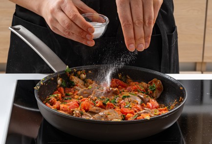 Фото шага рецепта Куриная печень с помидорами 175899 шаг 9  