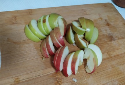 Фото шага рецепта Куриная печень с яблоками 190123 шаг 3