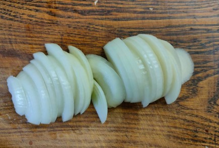 Фото шага рецепта Куриная печень тушенная с яблоками 174782 шаг 2  