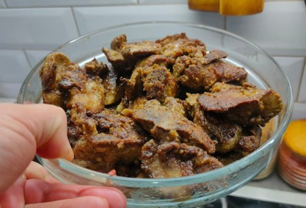 Фото шага рецепта Куриная печень тушенная с яблоками 174782 шаг 7  