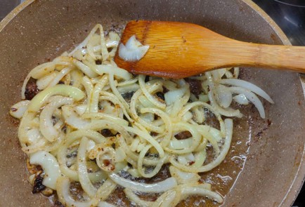 Фото шага рецепта Куриная печень тушенная с яблоками 174782 шаг 8  