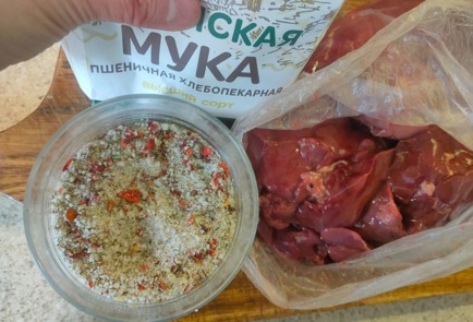 Фото шага рецепта Куриная печень в панировке 191455 шаг 1  