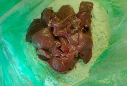 Фото шага рецепта Куриная печень в панировке 191455 шаг 4  