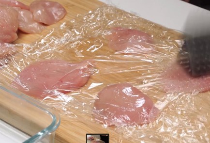 Фото шага рецепта Куриные отбивные в кляре 42751 шаг 2  