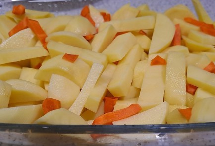 Фото шага рецепта Куриное бедро с картофелем в духовке 190403 шаг 6  