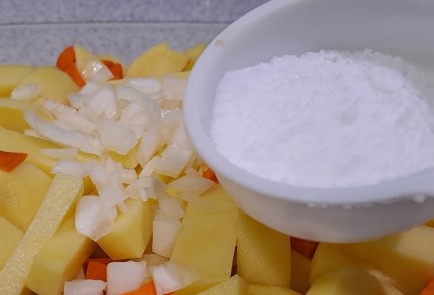 Фото шага рецепта Куриное бедро с картофелем в духовке 190403 шаг 8  