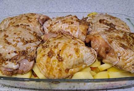 Фото шага рецепта Куриное бедро с картофелем в духовке 190403 шаг 9  