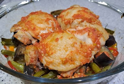 Фото шага рецепта Куриное бедро с овощами в духовке 190402 шаг 11  