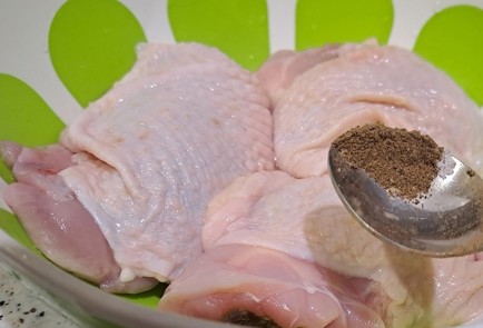 Фото шага рецепта Куриное бедро с овощами в духовке 190402 шаг 3  