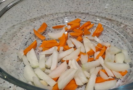 Фото шага рецепта Куриное бедро с овощами в духовке 190402 шаг 6  