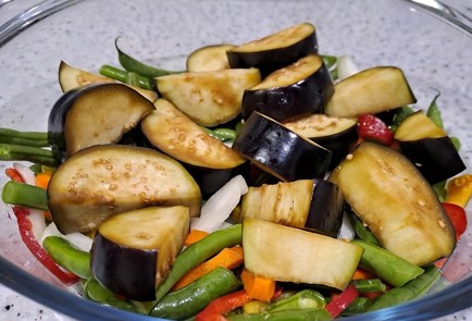 Фото шага рецепта Куриное бедро с овощами в духовке 190402 шаг 9  