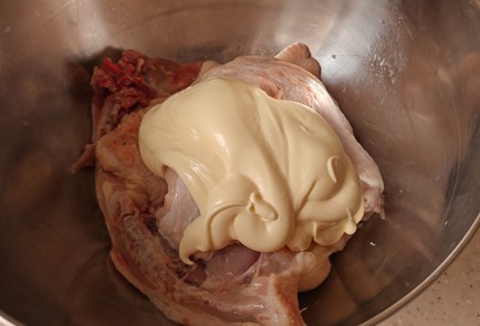 Фото шага рецепта Куриное бедро в духовке 189067 шаг 3  