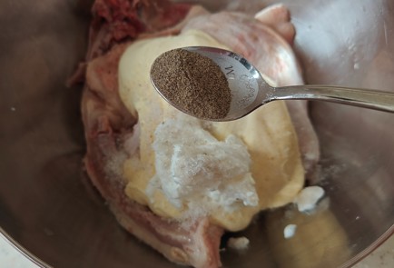 Фото шага рецепта Куриное бедро в духовке 189067 шаг 5  