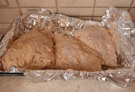 Фото шага рецепта Куриное бедро в духовке 189067 шаг 9  