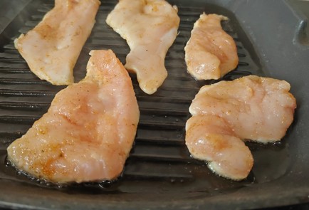 Фото шага рецепта Куриное филе на гриле 189288 шаг 7  