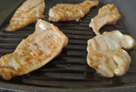 Фото шага рецепта Куриное филе на гриле 189288 шаг 8  