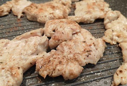 Фото шага рецепта Куриное филе на гриле 191378 шаг 10  