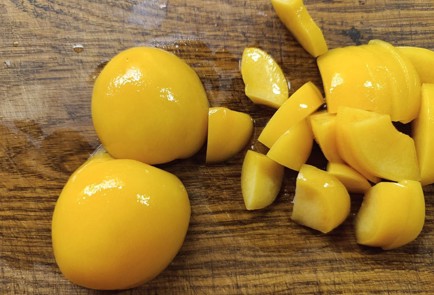 Фото шага рецепта Куриное филе пофранцузски с персиками 190857 шаг 10