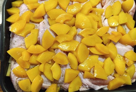 Фото шага рецепта Куриное филе пофранцузски с персиками 190857 шаг 11