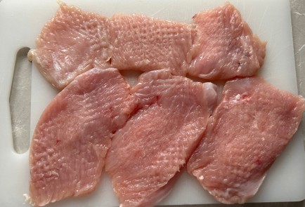 Фото шага рецепта Куриное филе с ананасами 190808 шаг 2  