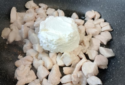 Фото шага рецепта ППрецепт куриное филе с черри и брокколи 191299 шаг 4  