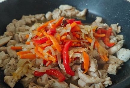 Фото шага рецепта Куриное филе с овощами 188827 шаг 11  