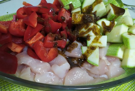 Фото шага рецепта Куриное филе с помидором и кабачком 189787 шаг 8  