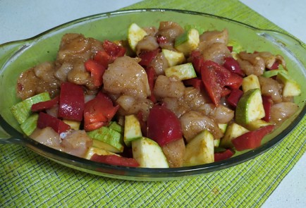 Фото шага рецепта Куриное филе с помидором и кабачком 189787 шаг 9  