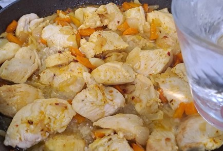 Фото шага рецепта Куриное филе с рисом на сковороде 189938 шаг 11  