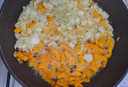 Фото шага рецепта Куриное филе с рисом на сковороде 189938 шаг 4  