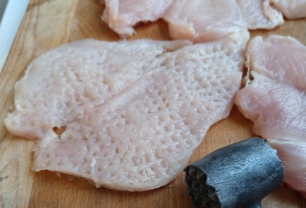 Фото шага рецепта Куриное филе с шампиньонами помидорами и сыром 175146 шаг 1  