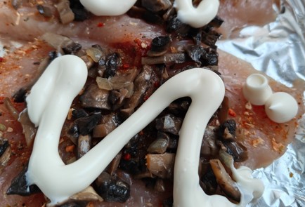 Фото шага рецепта Куриное филе с шампиньонами помидорами и сыром 175146 шаг 10  