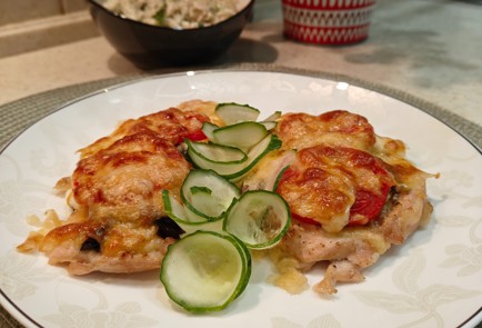 Фото шага рецепта Куриное филе с шампиньонами помидорами и сыром 175146 шаг 13  