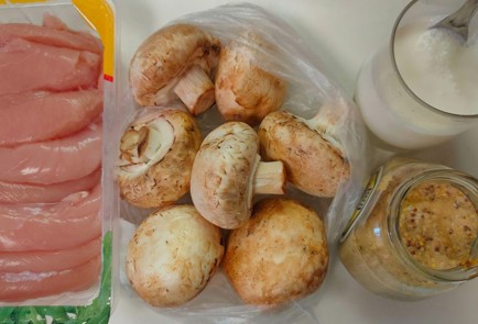 Фото шага рецепта Куриное филе тушенное с горчичногрибным соусом 188764 шаг 1  