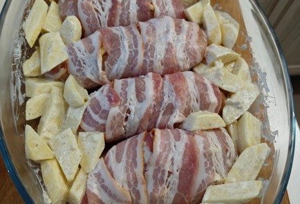 Фото шага рецепта Куриное филе в беконе с чесноком 175338 шаг 10  