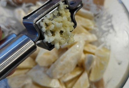 Фото шага рецепта Куриное филе в беконе с чесноком 175338 шаг 9  