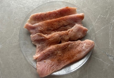 Фото шага рецепта Куриное филе в духовке 189378 шаг 2  