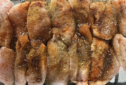 Фото шага рецепта Куриное филе запеченное с ананасами и коктейльными томатами 176322 шаг 2  