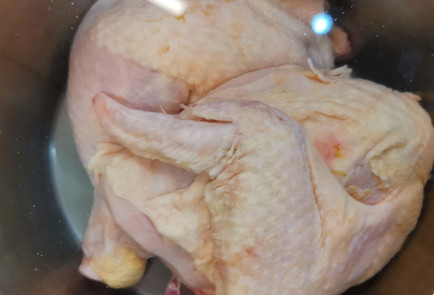 Фото шага рецепта Куриный суп с лапшой и перепелиными яйцами 152000 шаг 2  