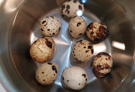 Фото шага рецепта Куриный суп с лапшой и перепелиными яйцами 152000 шаг 4  