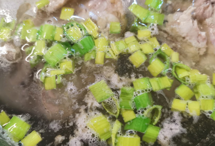 Фото шага рецепта Куриный суп с лапшой и перепелиными яйцами 152000 шаг 6  