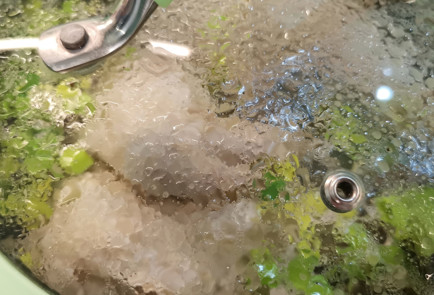 Фото шага рецепта Куриный суп с лапшой и перепелиными яйцами 152000 шаг 9  