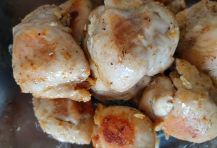 Фото шага рецепта Куриные бедра с грибами и сливками 186526 шаг 10  