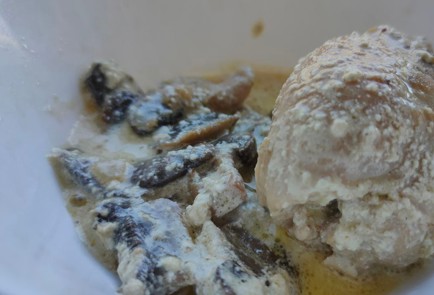 Фото шага рецепта Куриные бедра с грибами и сливками 186526 шаг 16  