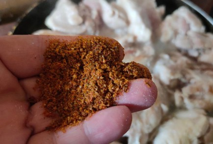 Фото шага рецепта Куриные бедра с грибами и сливками 186526 шаг 6  