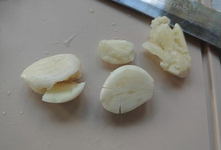 Фото шага рецепта Куриные бедра с кабачками и чесноком 186707 шаг 5  