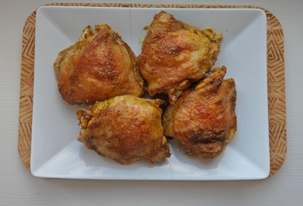 Фото шага рецепта Куриные бедра с куркумой в духовке 189956 шаг 11  