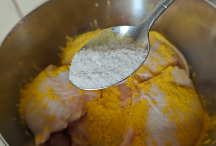 Фото шага рецепта Куриные бедра с куркумой в духовке 189956 шаг 3  