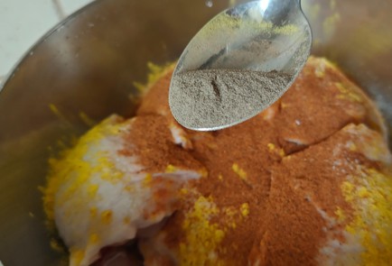 Фото шага рецепта Куриные бедра с куркумой в духовке 189956 шаг 5  